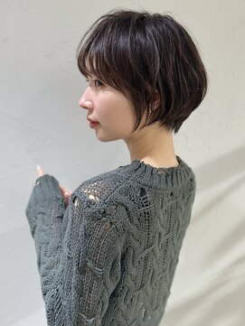 アンド ストーリーズ(&STORIES) 前髪あり耳掛け丸みくびれショートボブ20代30代40代50代（蘭）