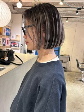 ルーム(Loom.) コントラストハイライト　切りっぱなしボブ　プレイングカラー