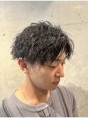 ツイストスパイラルツーブロックセンターパートマッシュ黒髪