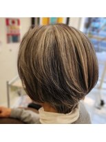 百色 八戸店&nbsp;グレイッシュショートボブ