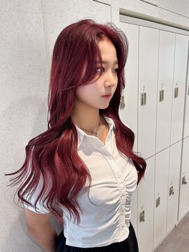ユーフォリア 渋谷グランデ(Euphoria SHIBUYA GRANDE) 赤髪　艶髪　ワインレッド　ワンホン　センターパート　YUKI
