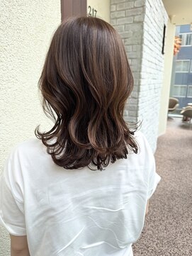 エルサフィロ ヨドヤバシ(el zafiro yodoyabashi) ベージュカラー/外ハネミディアム/20代30代40代50代60代