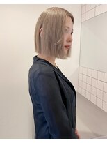 チーカ(chica)&nbsp;ホワイトベージュ×切りっぱなしボブ