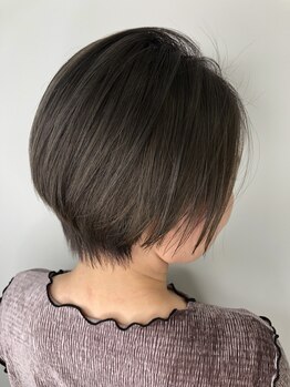 リムドット(rim.)の写真/【朝5分の時短を実現】骨格を補正し、伸びても崩れない緻密な設計。サロン帰りの感動が日常に溶け込む。