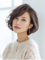 ビフィーノ リルネ(Bifino Rilune) 40代・白髪ぼかしハイライトで魅せる上品ショートボブ