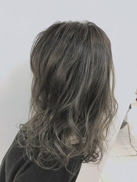 エリス ウメダ(Eliss umeda) Eliss Umeda  スモーキーグレージュ×ナチュラルグラデーション