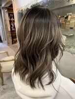 ロイジー(roijir)&nbsp;【roijir 表参道】バレイヤージュ風×シルバーベージュ