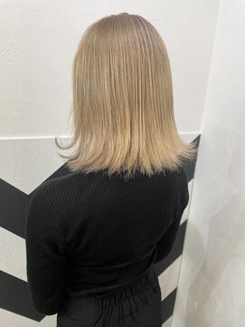 デスト 大宮(DEST) 抜きっぱなしホワイトブロンドカラー/ボブウルフ[大宮駅]