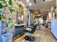 カルマ(KARMA)の雰囲気（ノスタルジックで植物やドライフラワーに包まれた癒しの店内）