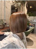 ナチュラル前下がりボブ