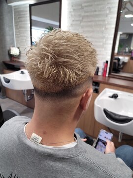 ロワジール 松戸店(Loisirs) スキンフェード×ハイトーンカラー