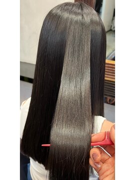 OHI 赤羽店 艶髪ストレートロングヘア★髪質改善/ 縮毛矯正(30代40代50代)