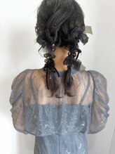 アンド(and.)&nbsp;ツイン編みおろし×ブラックリボン