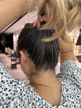 ステア ケース(stair case) 夏の定番！襟足のハイライト！