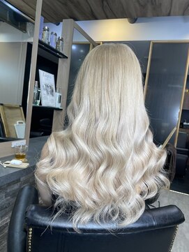 ラピス 横浜(Lapis) ミルクティーベージュシールエクステハイライトブリーチカラー