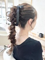 ビイン(viin)&nbsp;高めポニーテール編み下ろしスタイル