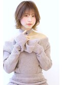 外ハネミディアムボブくびれベージュカラー