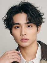 フィフス(fifth)&nbsp;原宿ゆるめスパイラルパーマメンズカットセンターパート刈り上げ