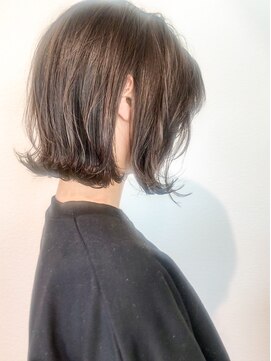 ナロー(NALLOW Bead's) *外ハネ切りっぱなしBob*パールベージュ*