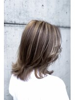 ニーイチイチ(211)&nbsp;似合わせカットイメチェン/ウルフミディアム/グレージュアッシュ