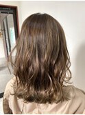 つやっとくすみベージュ