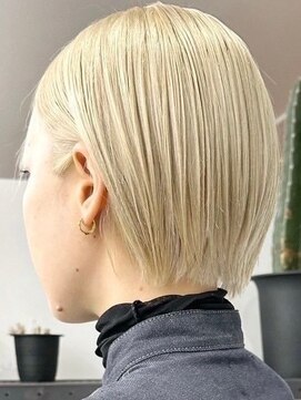 ウィコ 新宿(WICO) white beige [新宿駅/切りっぱなしボブ/エアリーロング]