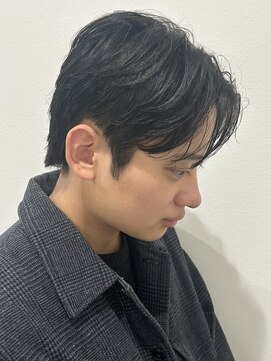 ヒュイル バイ ニアウ(Hwyl by Niau) メンズマッシュセンターパートスパイラルパーマニュアンスパーマ