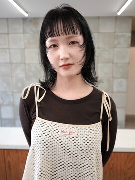 トゥコ(tuco) ショートウルフ　フェイスレイヤー　オン眉　黒髪　ブリーチ無し