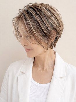 ボンドヘアー(Bond Hair)の写真/大人女性の悩みの1つである白髪をおしゃれに変換★1トーン明るい白髪ぼかしやハイライトを入れたデザインに