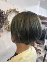ジナルシナ(jinaluseana) 発色強めショートボブ
