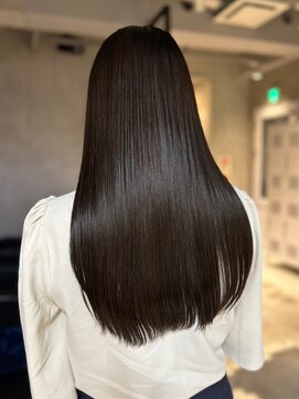 エリマバイフィフス 調布(elima by fifth) ツヤ感たっぷりワンカラーのロングレイヤー
