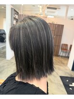 エイチ(h)&nbsp;コントラストハイライト × 切りっぱなしボブ