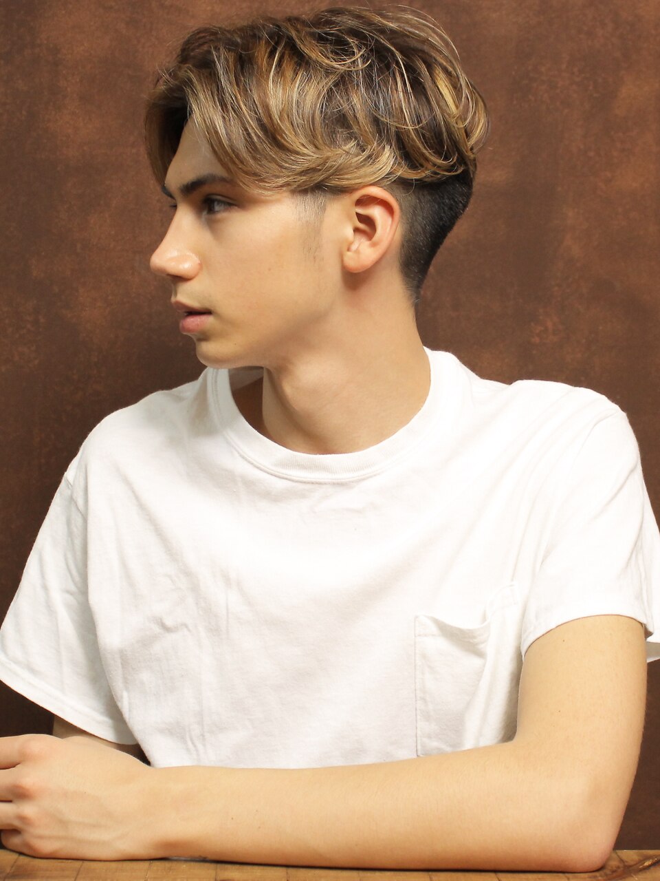 本物とそっくりヘアスタイル 外国人風ツーブロックパーマ：L010696482｜シアンデルカ