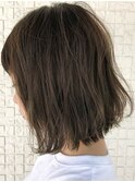 外ハネ×透明感アッシュ系カラー