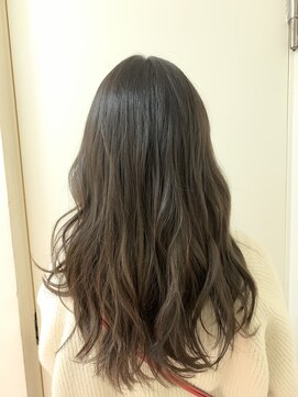 パティオン(PATIONN) グレージュで軽さを出しつつ綺麗にまとまるようにカットしました