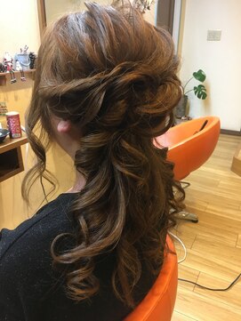 キキ 美容室(KIKI) ハーフアップ★
