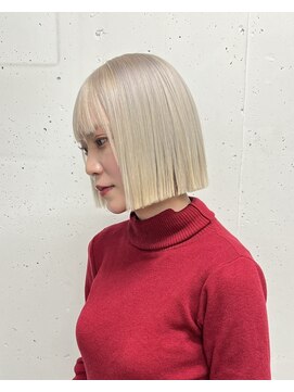 サラ HAIR&MAKE SALA 相模大塚店 ホワイトブロンド 切りっぱなしボブ
