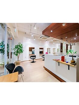 [5席×寛げる空間 ]ゆったりとした時間が流れる,広々とした癒し空間.アナタだけの“なりたい”を叶えます♪