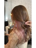 ピンクベージュ系のイヤリングカラー