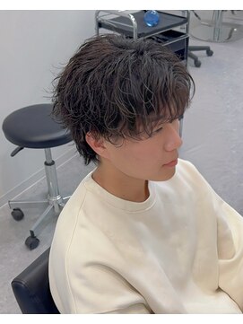 ブライト(BRIGHT) センターパート緩めツイストスパイラルパーマ