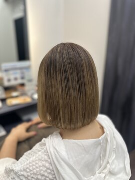コモド(Comodo) 水平ボブ【川口／蕨/西川口/レイヤー】