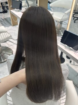 ロンドルピナス 小倉(Lond Lupinus) ミディアムレイヤーカット/似合わせカット/大人ガーリー/20代