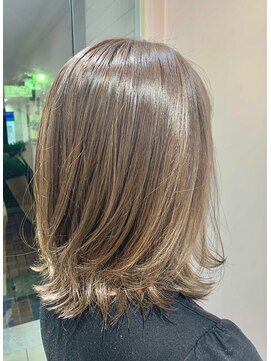 アッシュ 二俣川南口店(Ash) 外ハネ×ハイライト×イルミナカラー