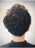 【ビジネスでも好印象】清潔感あるアップバングパーマスタイル