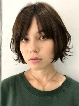 ジョニアンドロージ(Joni & Rougy) 外はねショートボブ