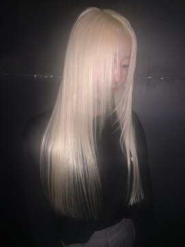 クロ(Kro) 抜きっぱなしブリーチ ホワイトブロンド