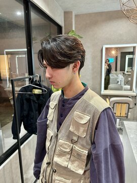 ムード カナザワ(mood kanazawa) 毛流れファザーパーマ　センターパート刈り上げマッシュ