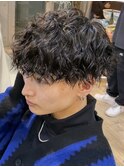 ツイストスパイラルパーマメンズマッシュセンターパートウルフ