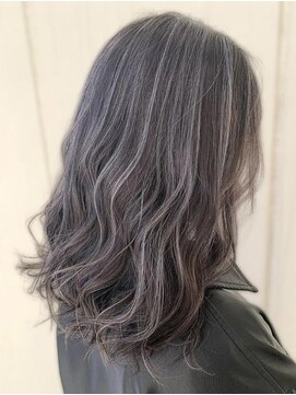 シャルムバイケンジ(Charm.by KENJE) デザインカラーバレイヤージュ細めハイライト白髪ぼかし東京銀座