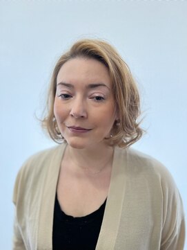 DAMANI 表参道 髪質改善/ヘッドスパ/ハイライト/白髪染め/白髪ぼかし/縮毛矯正 似合わせカット/ミディアムレイヤーカット[表参道駅]